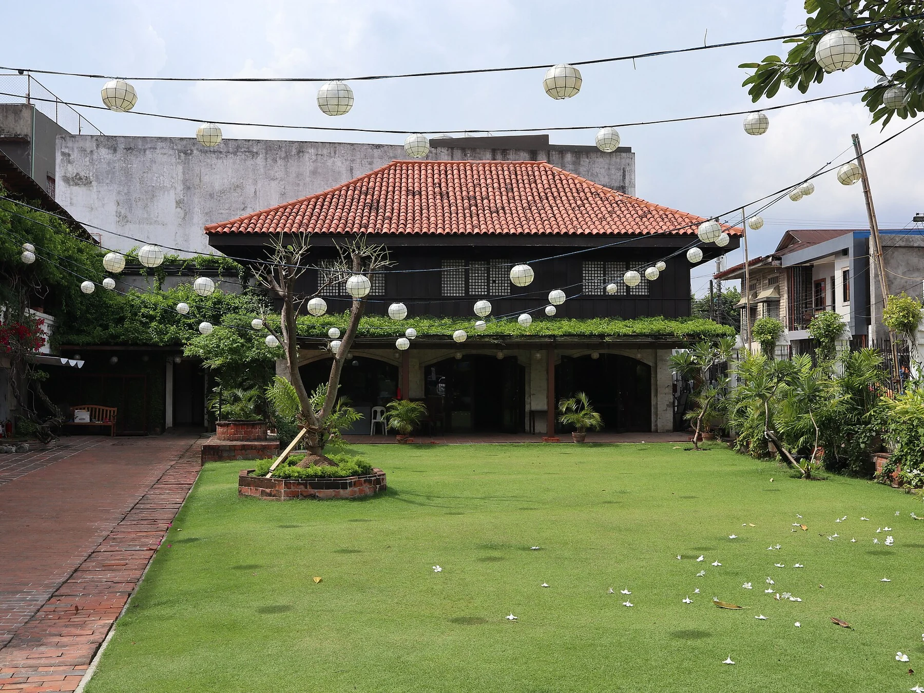 Casa Gorordo Museum 庭院与建筑