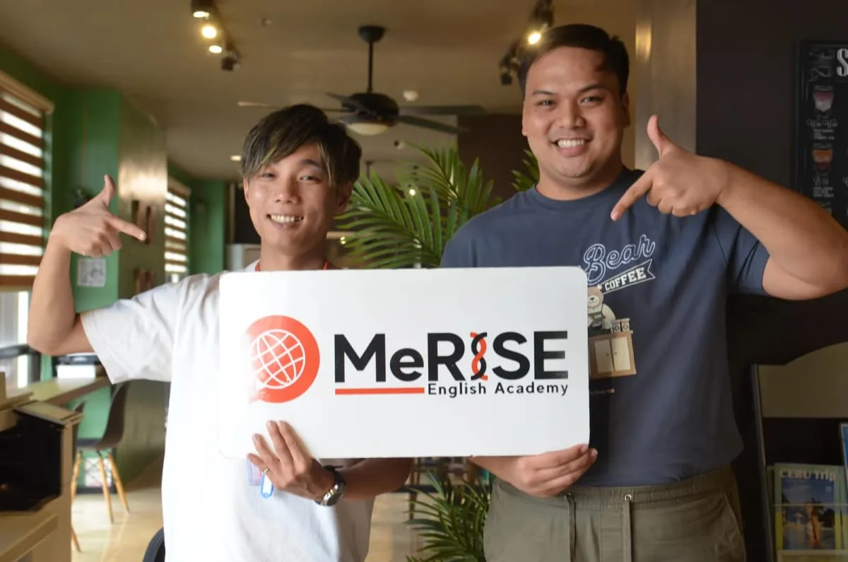 MeRISE校内工作人员与学校标识