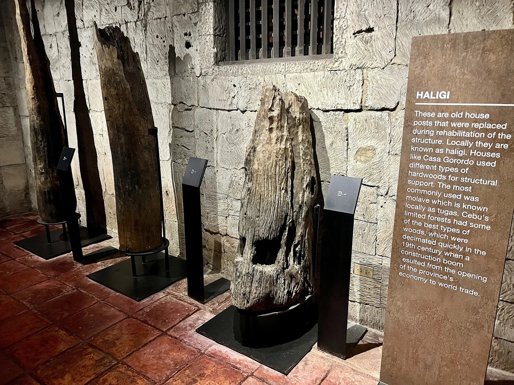Casa Gorordo Museum 木柱文物展览