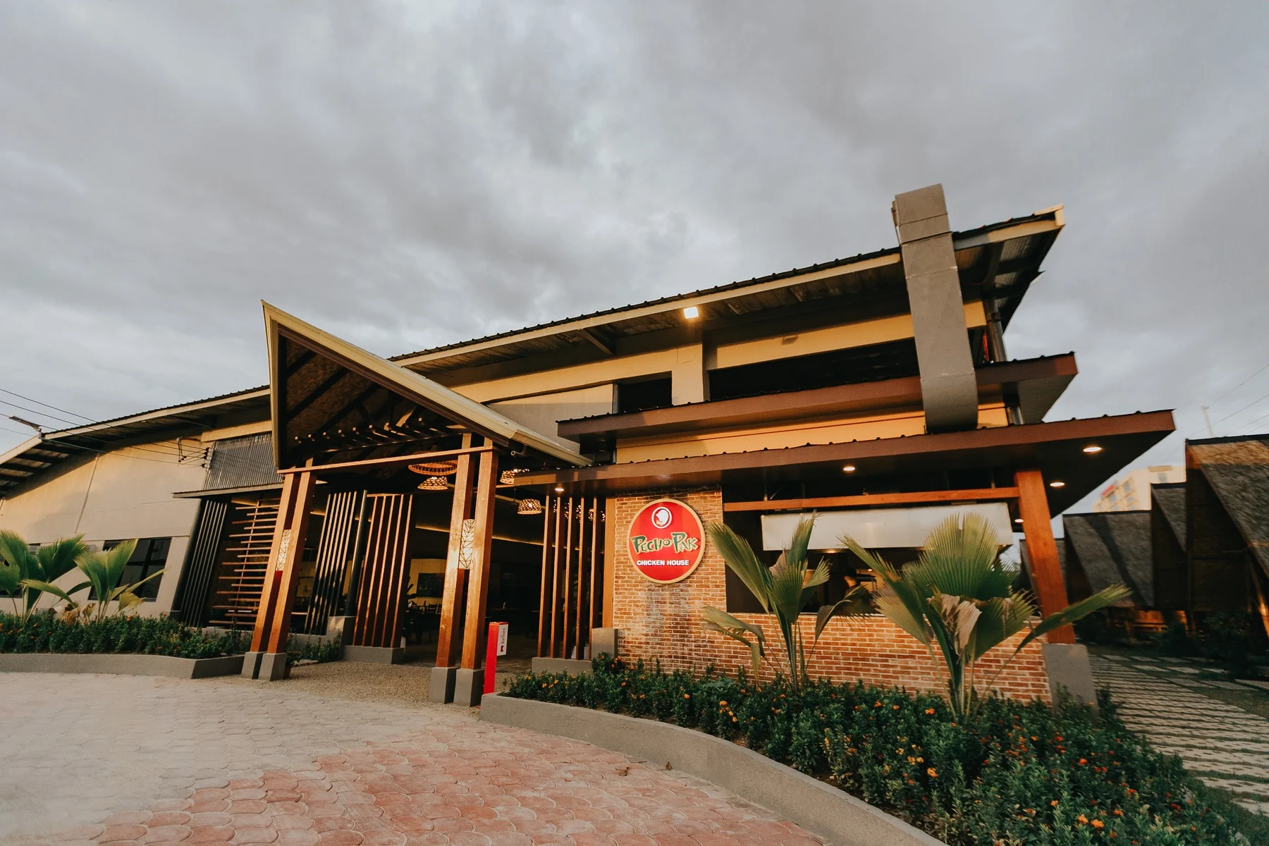 Cebu Westown Lagoon 内的 Pechopak Chicken House 餐厅外观