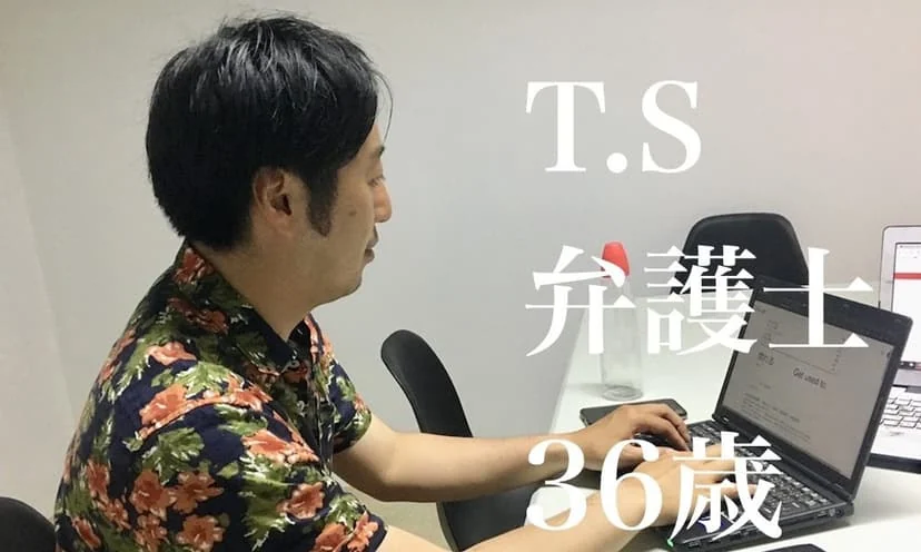 MeRISE留学体验者在电脑前处理专业事务