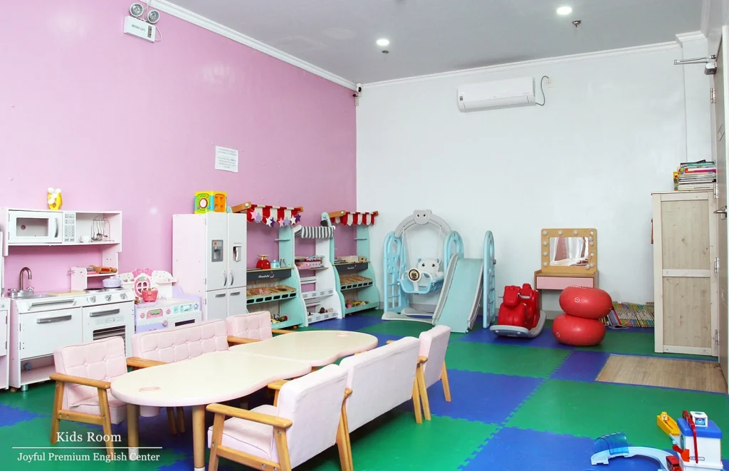 Joyful Education与使用预订快乐教育旧校舍的学生抵达及接送确认信息的实用核对方法相关的菲律宾校内实景
