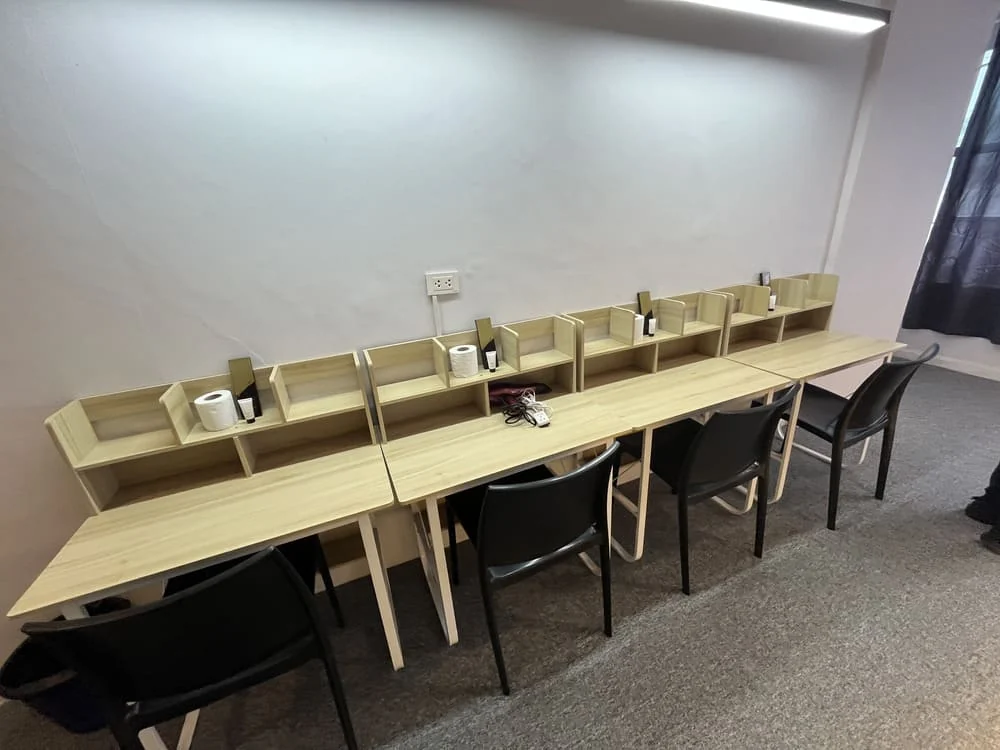 ICL English Academy带隔板座位的自习室