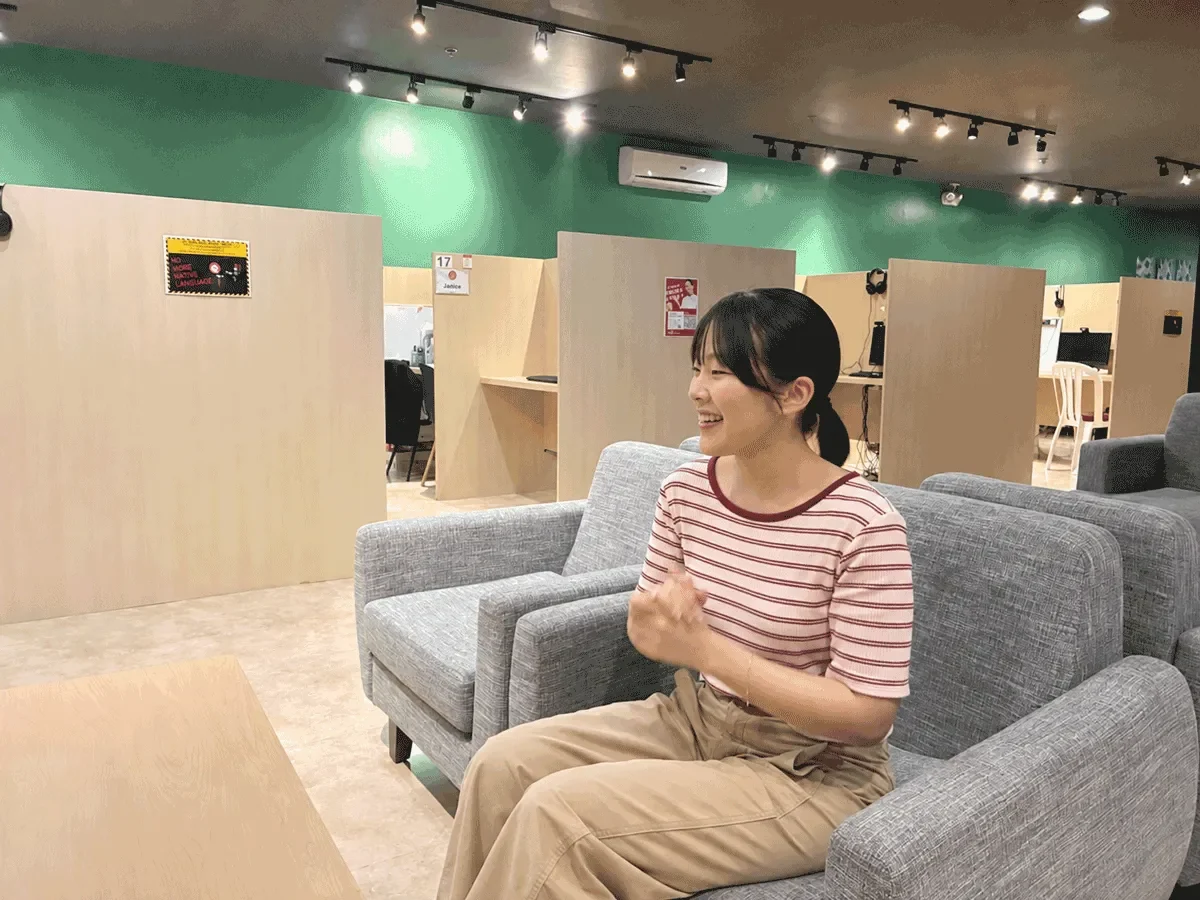 MeRISE校内休息区的学员