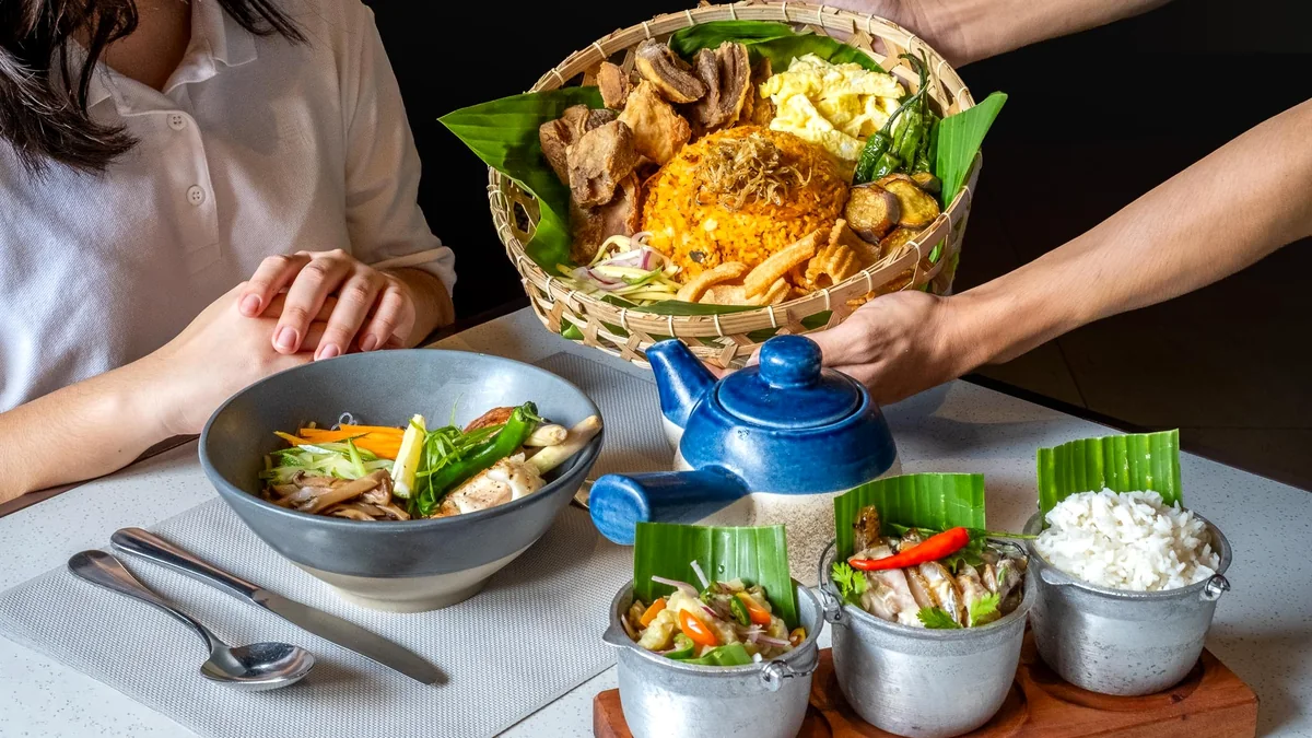 度假村餐厅的家庭用餐