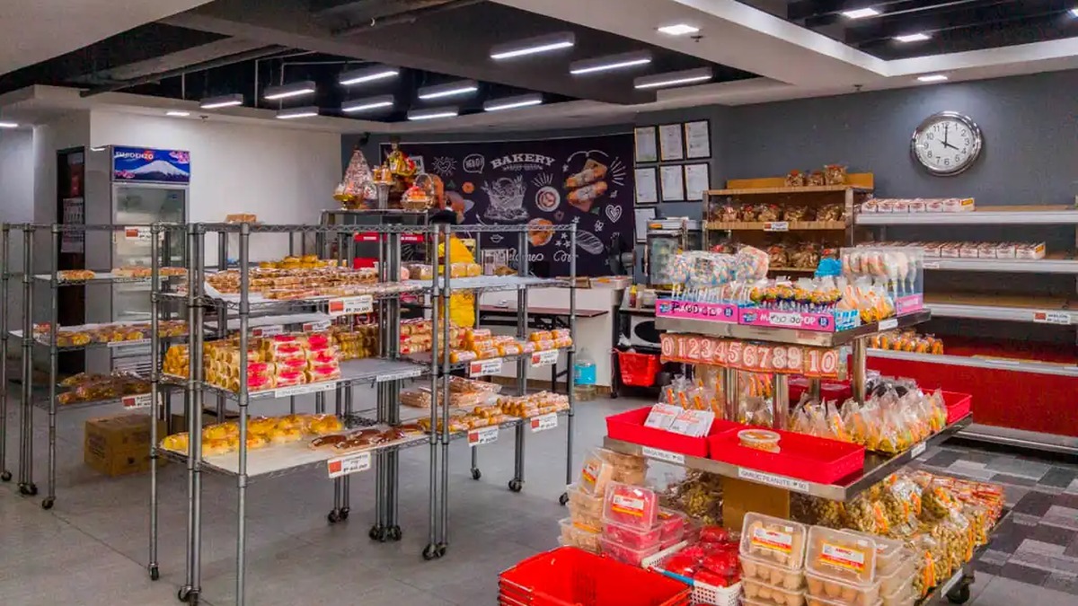 宿务La Fortuna Bakery Borromeo店:1953年创立的老店,面包与中式点心怎么选、怎么外带:1953年创立的历史,与作为购物标志的点心相关实景