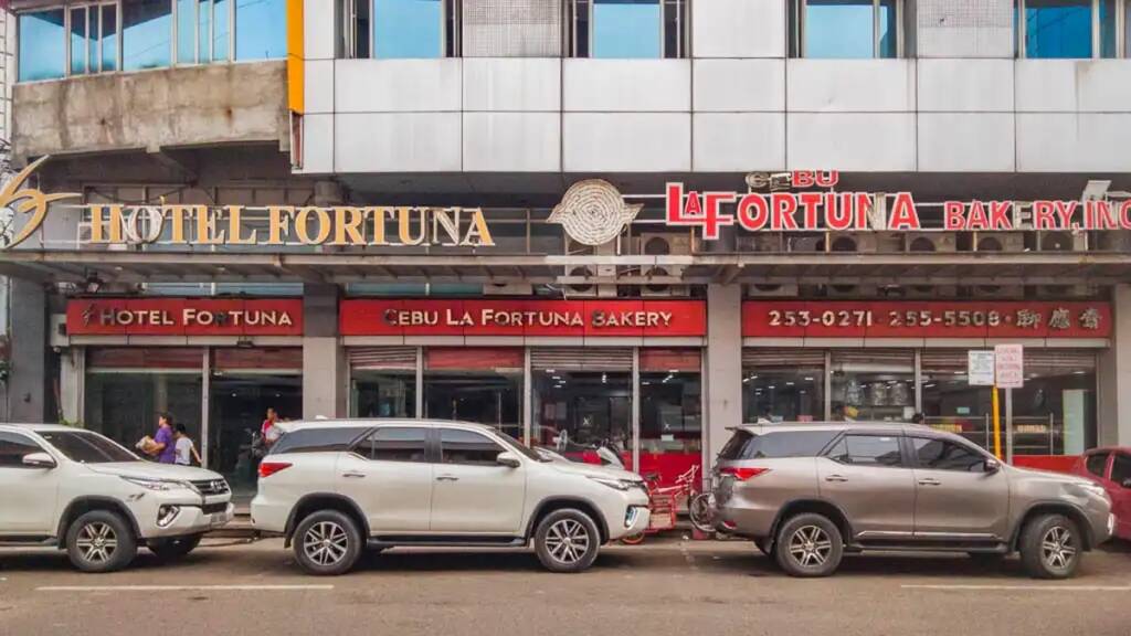 宿务La Fortuna Bakery Borromeo店:1953年创立的老店,面包与中式点心怎么选、怎么外带