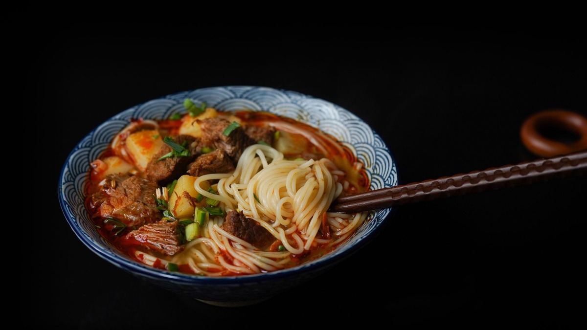 宿务市中心Manila Foodshoppe Manalili店:面与菜肴怎么选、按人数点菜和外带:一人份和分享用不要用同一标准计算相关实景