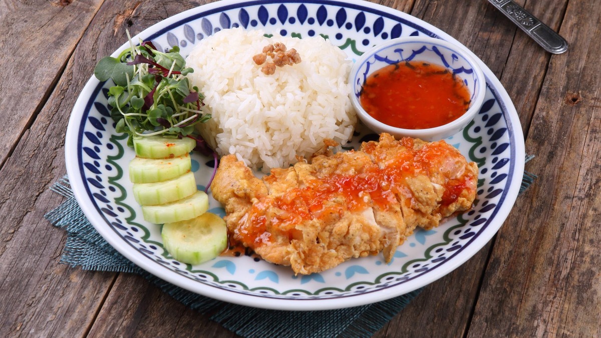 宿务市中心Manila Foodshoppe Manalili店:面与菜肴怎么选、按人数点菜和外带:点米饭和菜肴时分好角色相关实景