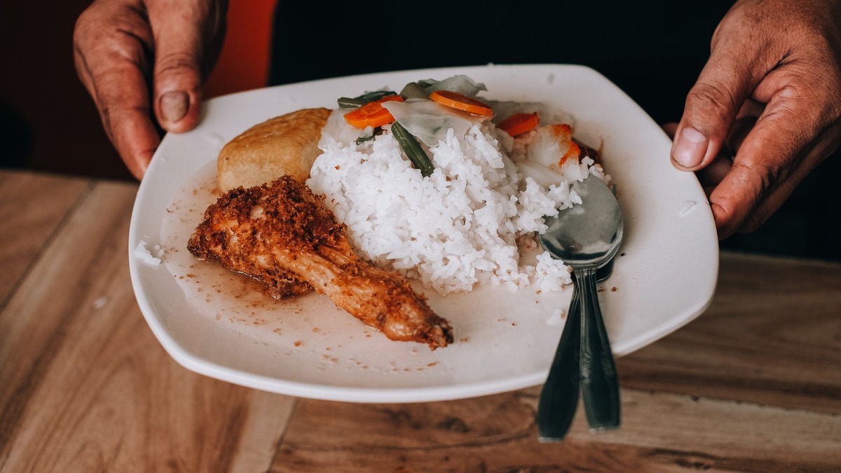 宿务Robinsons Fuente吃什么：米饭配菜、披萨、快餐与咖啡按用途选：Jollibee从炸鸡、面和汉堡决定饭量相关实景