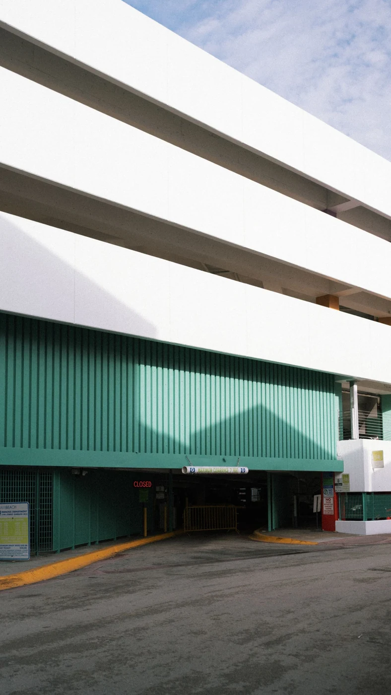 菲律宾宿务与“两座设施的共用停车与过去的免费公告要分开看”相关的场景