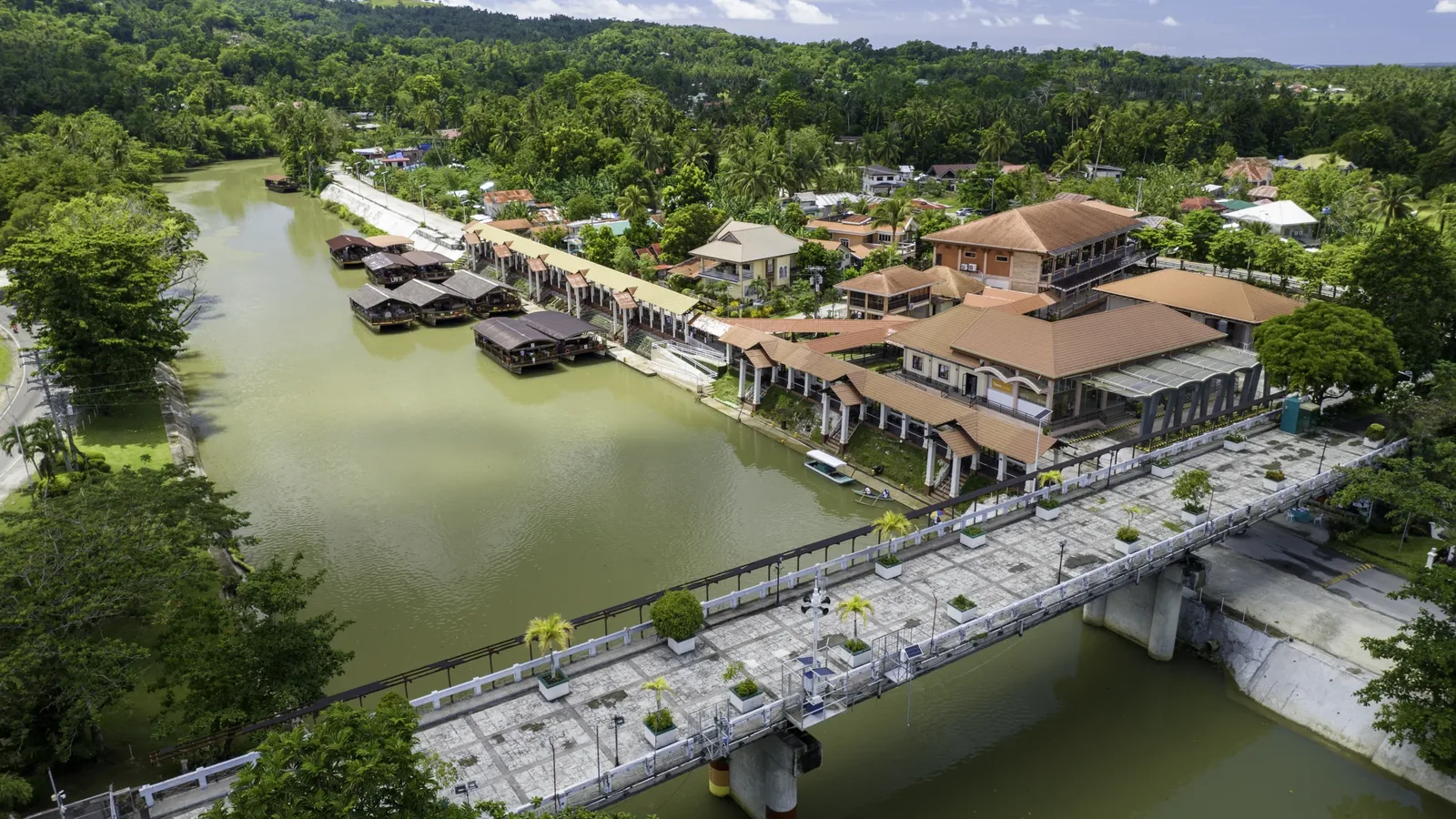 Loboc河餐船码头与候船建筑,参加餐船行程前应确认集合位置。