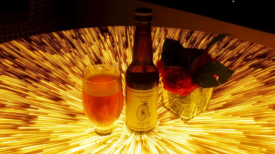 Turning Wheels啤酒杯与酒瓶