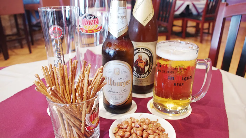 Das Bierfass取材记录中的德国啤酒与下酒小食。