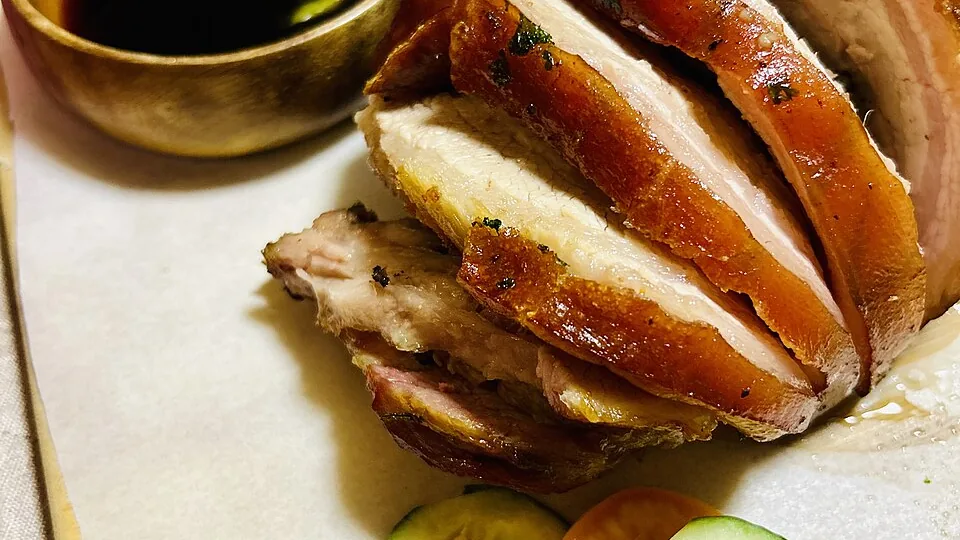 切片Lechon Belly烤猪腹肉