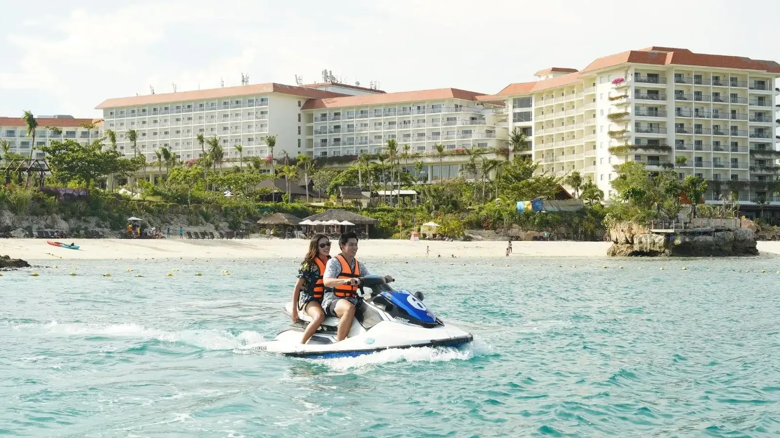Shangri-La Mactan海岸的水上摩托活动示例;参加前应确认天气、年龄限制与运营安排。