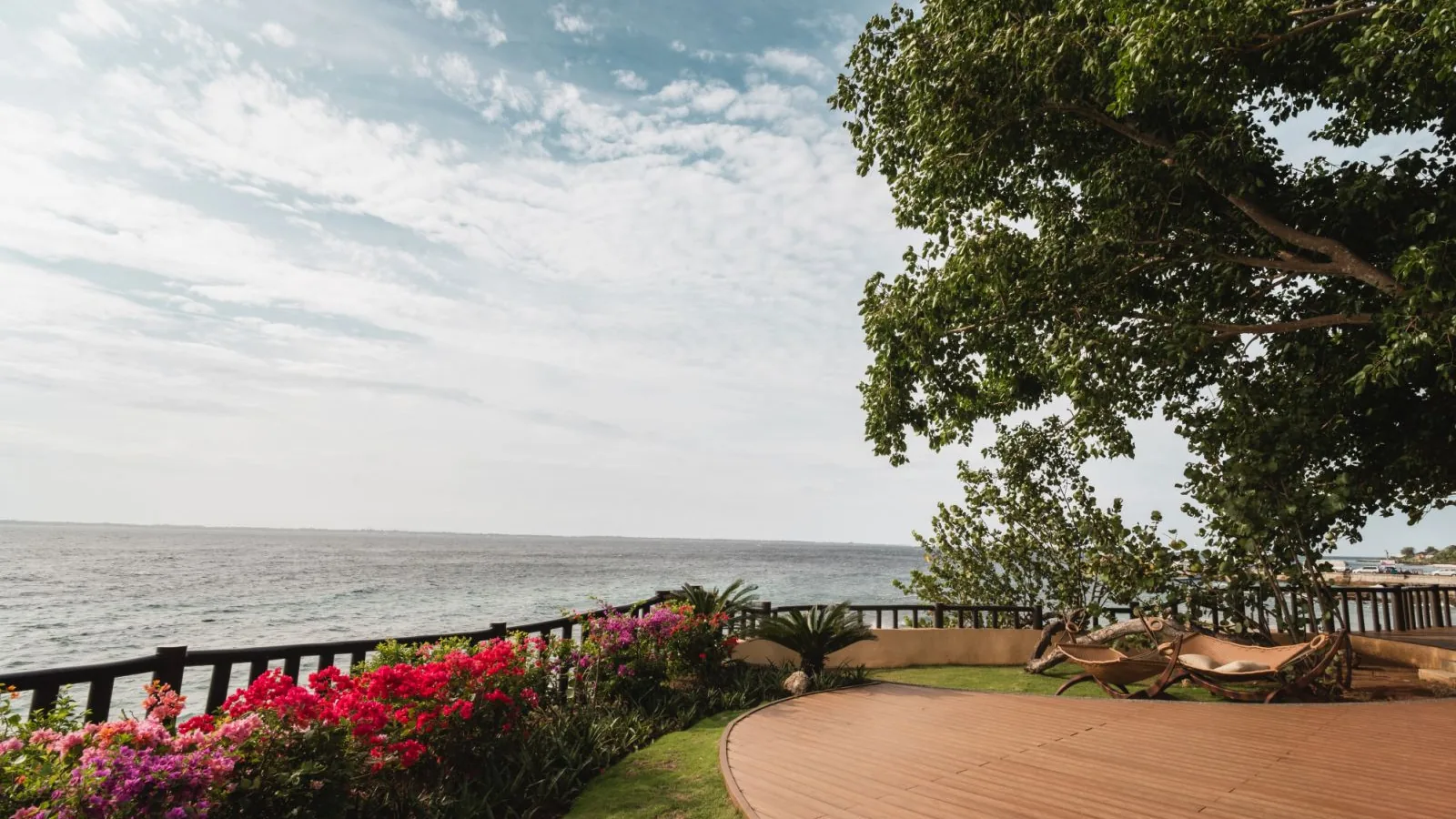 Mactan Newtown Beach使用指南:Day Pass、无边泳池、餐饮与Cabana