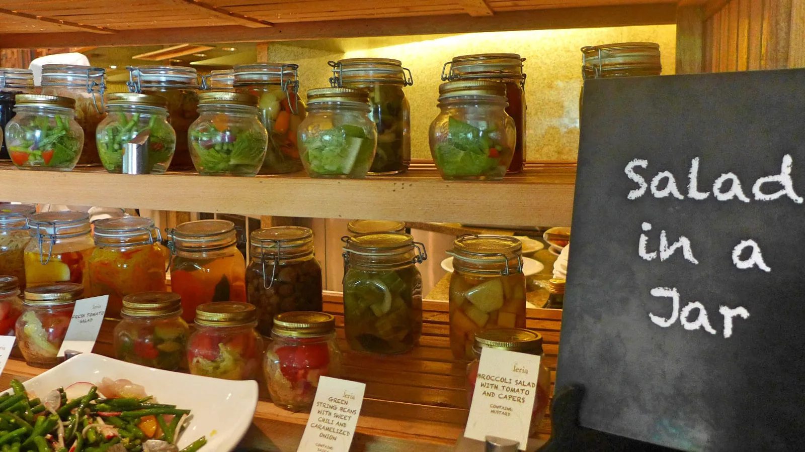 Feria曾展示的罐装沙拉;实际菜品以到店当天为准。