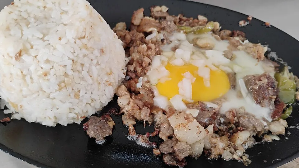 Sisig猪肉料理配米饭