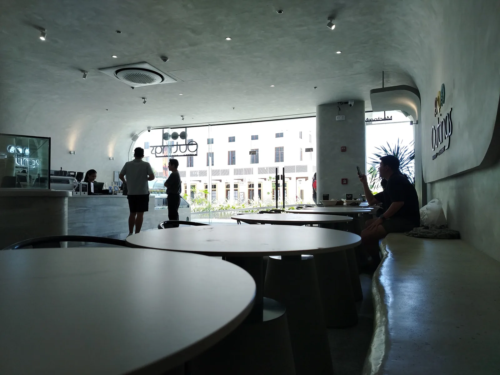 麦克坦新城Outings Bakery+Dessert:面包、蛋糕与咖啡怎么选