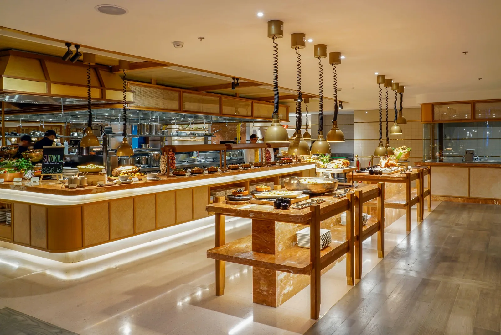 Fili Cafe自助餐:周六午餐、周日早午餐与每晚晚餐的时间和价格