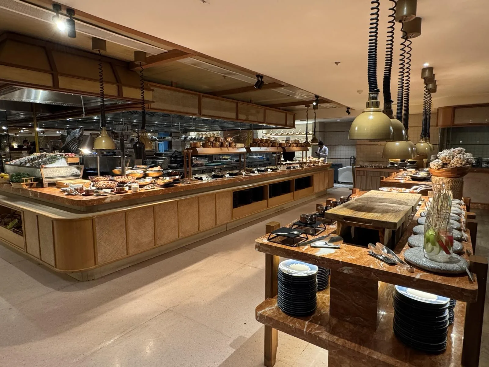 Fili Cafe自助餐：周六午餐、周日早午餐与每晚晚餐的时间和价格的正文相关图片1