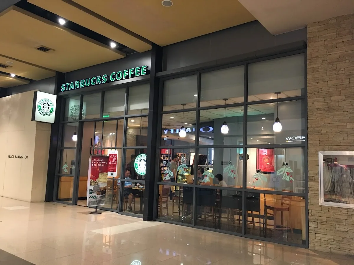 SM City Cebu館内のStarbucks