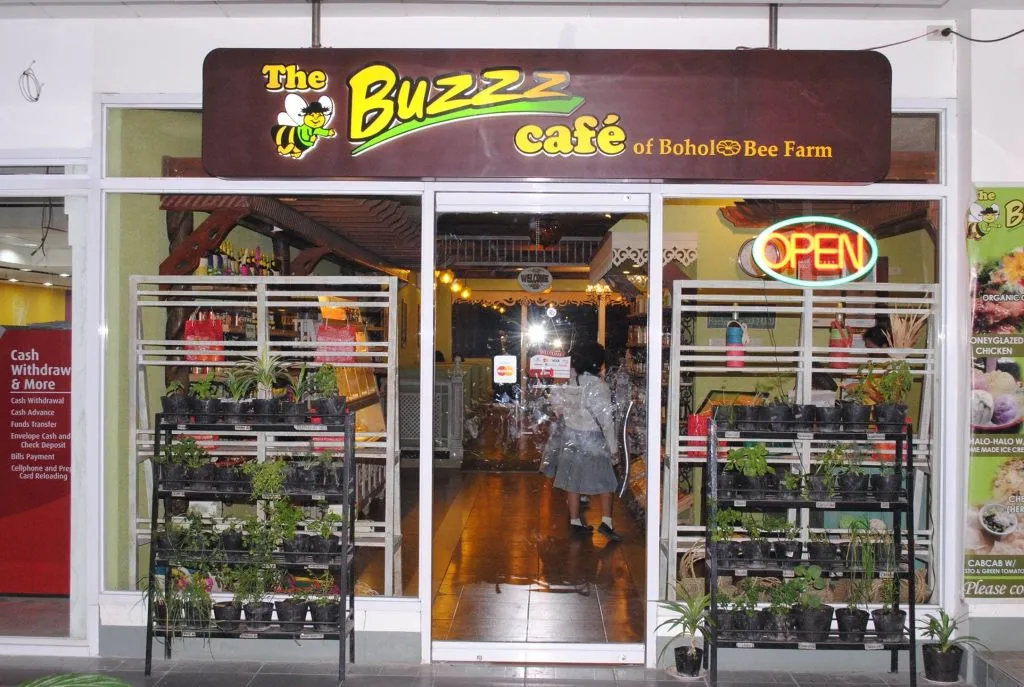 宿务The Buzzz Cafe Galleria Cebu：Bohol Bee Farm的冰淇淋、餐食与伴手礼的正文相关图片1