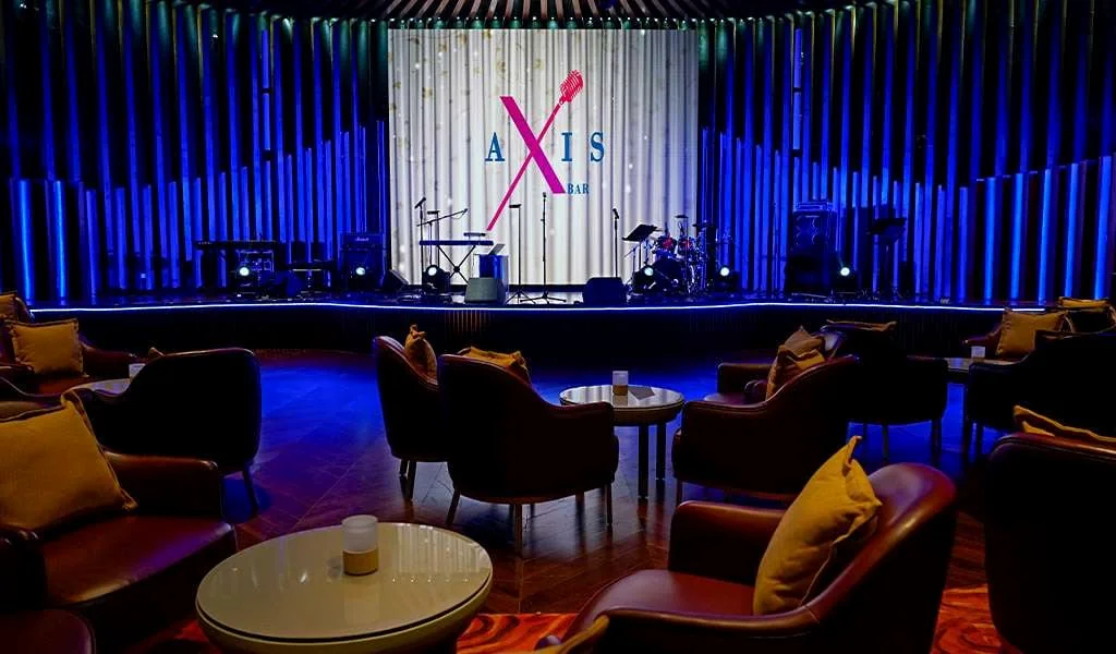 NUSTAR Axis Sports Bar：场地功能、入场条件与夜间返程：核心信息与原资料要点