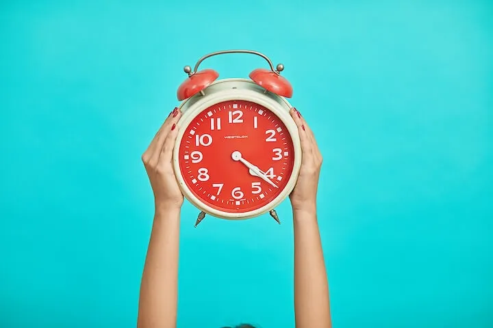 フィリピン人の時間感覚「Filipino Time」の真実｜遅刻文化の背景と観光・ビジネスでの注意点