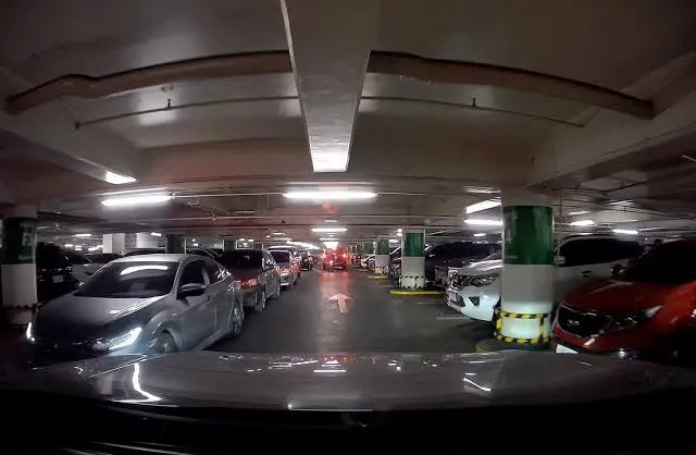 アヤラセンターセブ 駐車場の利用方法｜入口・駐車場 Area・Mall接続