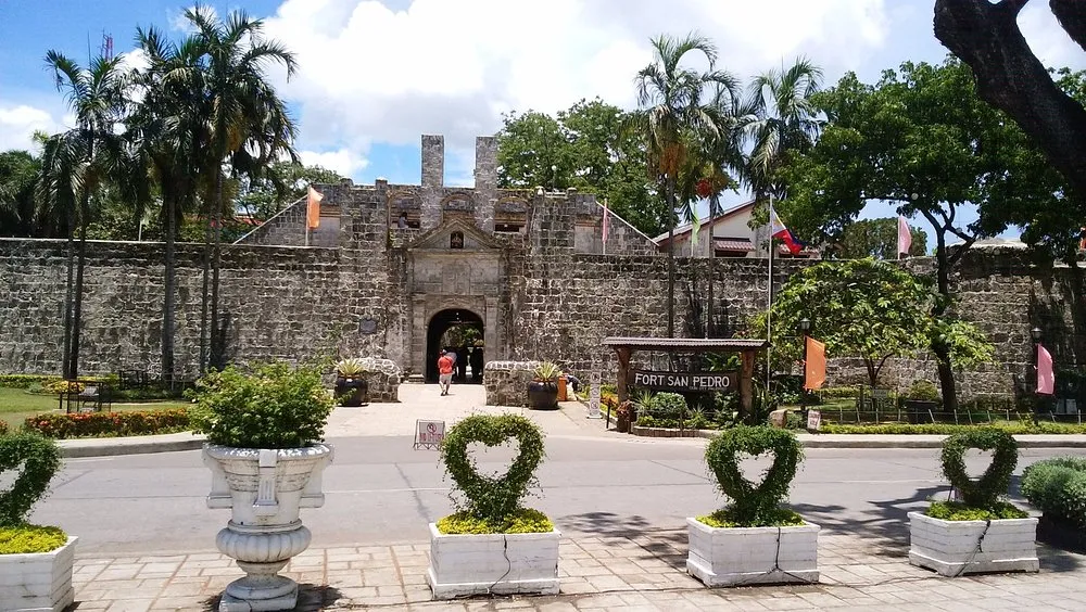 セブのFort San Pedro・独立広場の歩行条件 階段・段差・休憩場所の確認点を押さえる