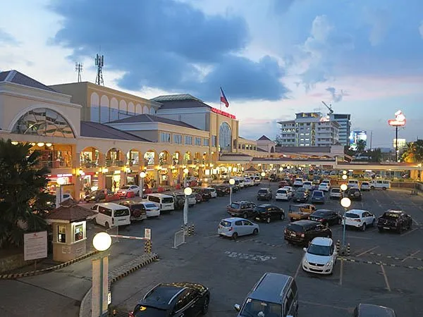Gaisano Country Mallの外観