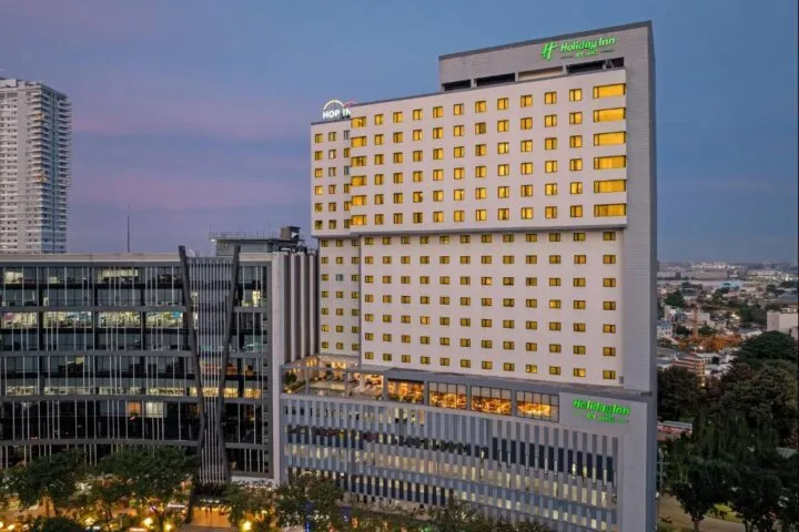 セブ・ビジネス・パークのHoliday InnとHop Inn｜館内充実型とシンプル滞在型を比べる