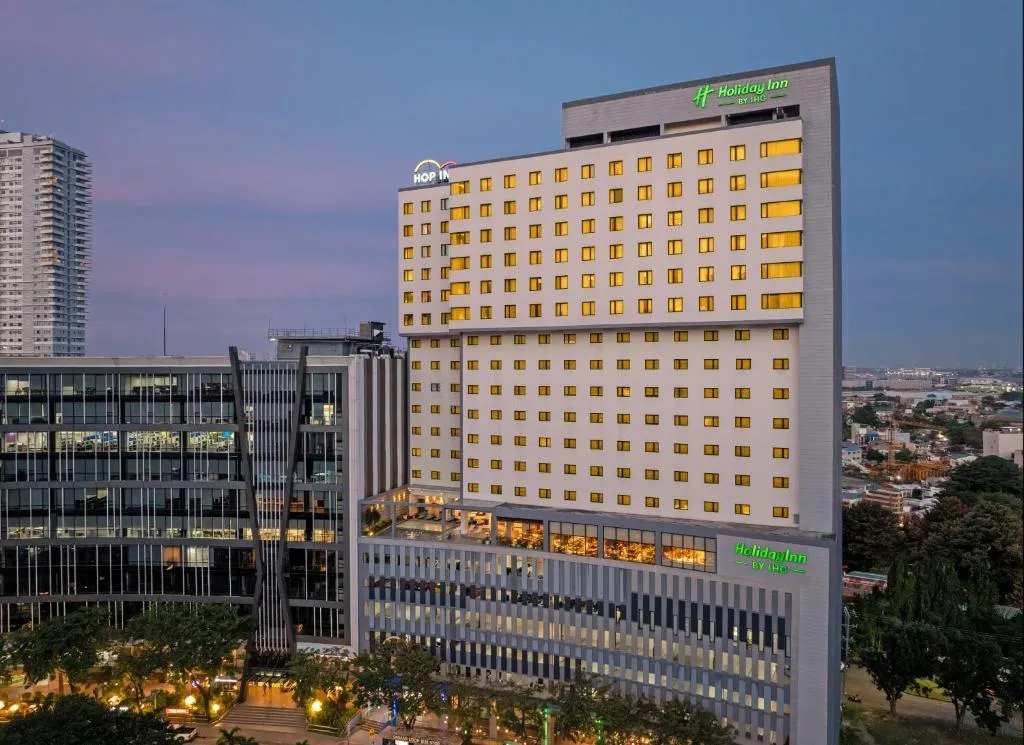 セブ・ビジネス・パークのHoliday InnとHop Inn|館内充実型とシンプル滞在型を比べる