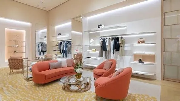 NUSTARのLouis Vuitton店内