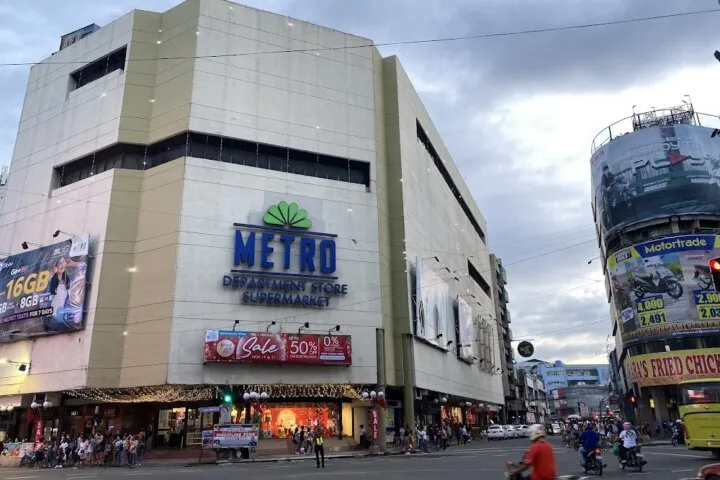 セブ市のMetro Colon 百貨店の歴史と衣料・家庭用品の探し方を解説する