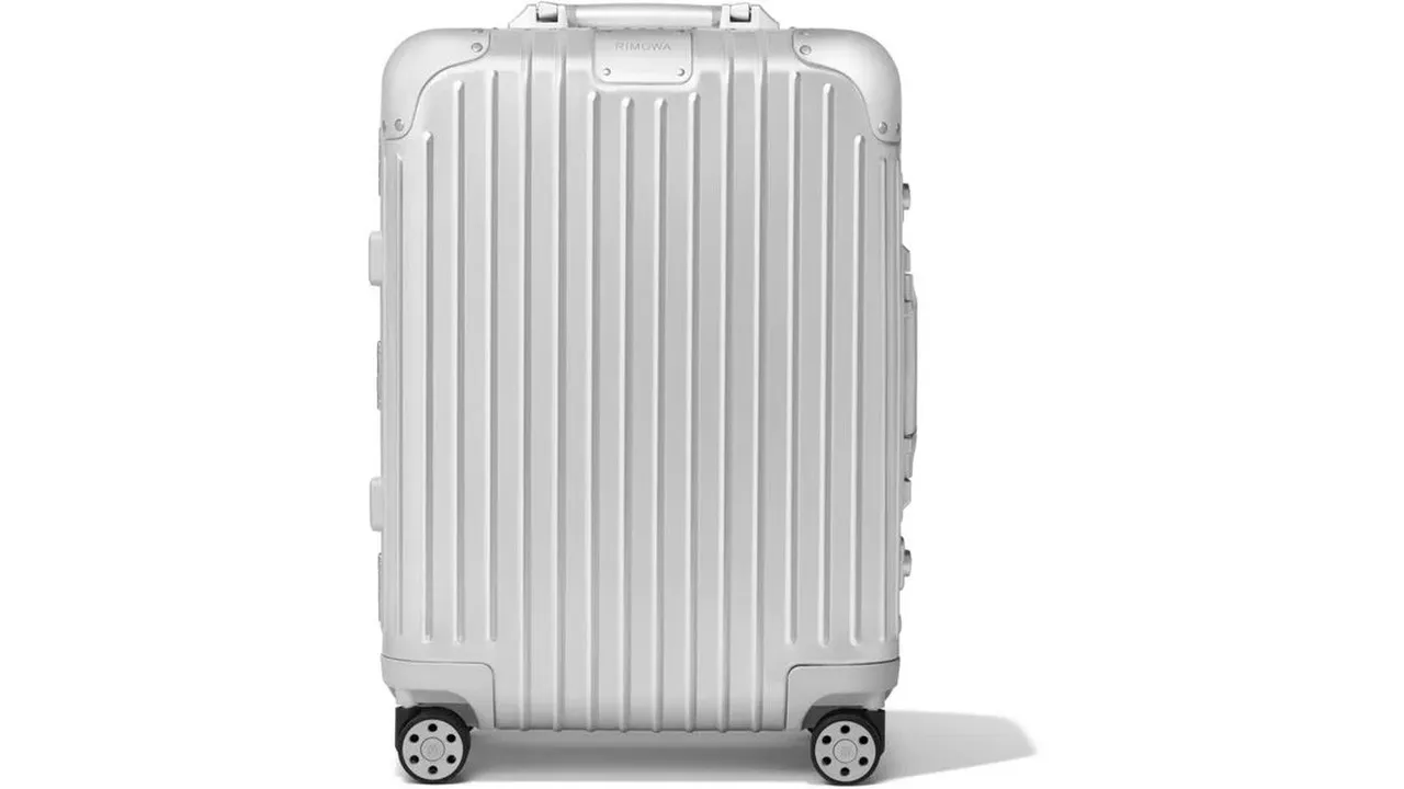 RIMOWA NUSTAR｜スーツケースの寸法比較と保証・修理の相談先