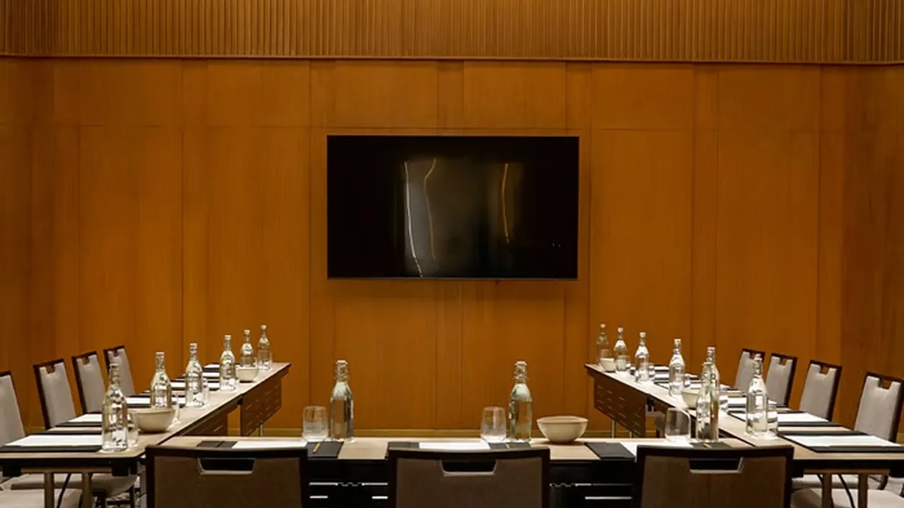 NUSTAR Meeting Rooms 1〜4 | 面積・会議卓・研修形式で選ぶ小会議室