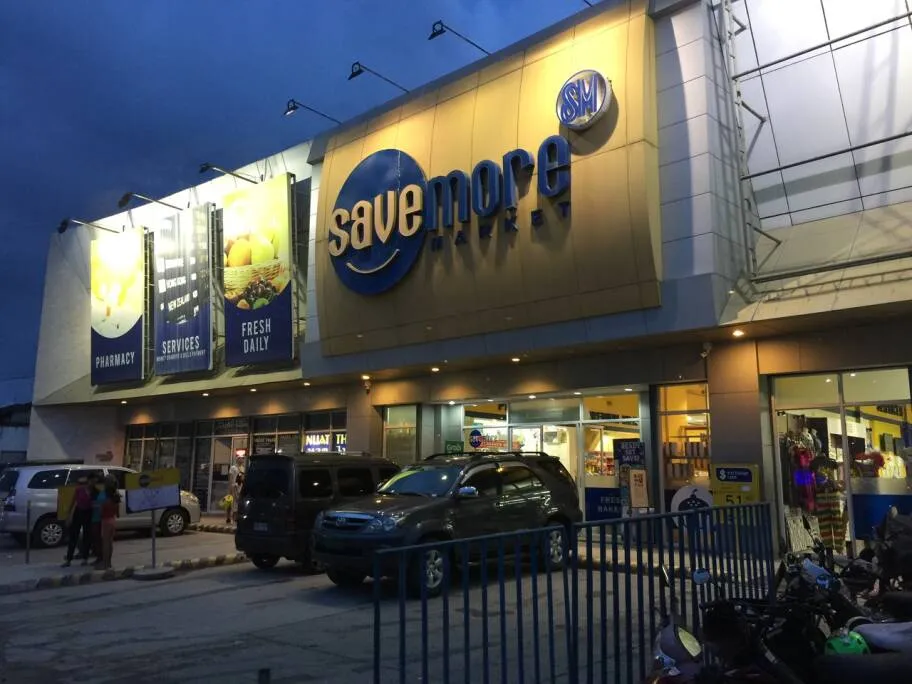 夕方のSavemore Market Maribago