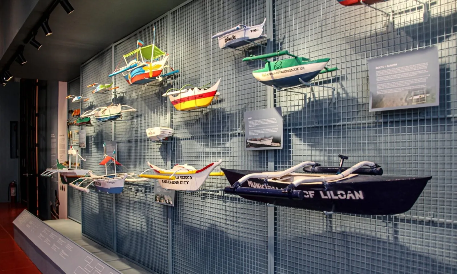 国立博物館セブ館の海と交易展示｜実物の舟・航海器具の複製・漁業模型