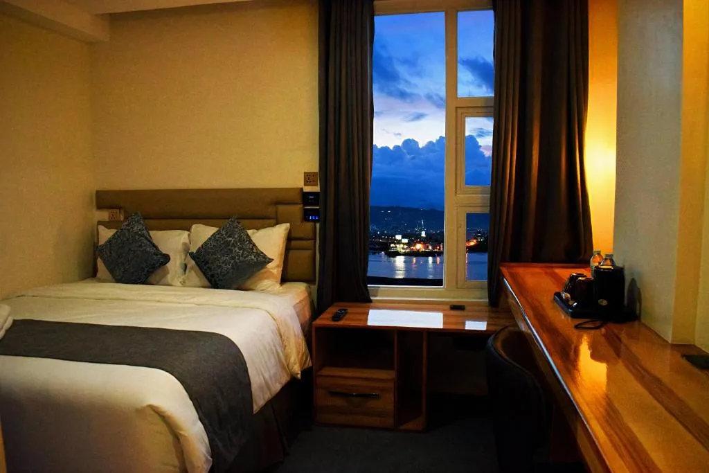 セブのSempre Premier Inn｜マクタン空港周辺の客室・Cafe Sempre・受付