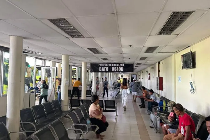 セブ市のSouth Bus Terminalの行き先表示 via Oslobとvia Bariliの違いを比べる
