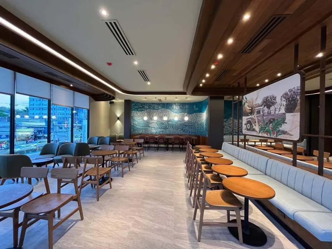 Starbucksの店内の席