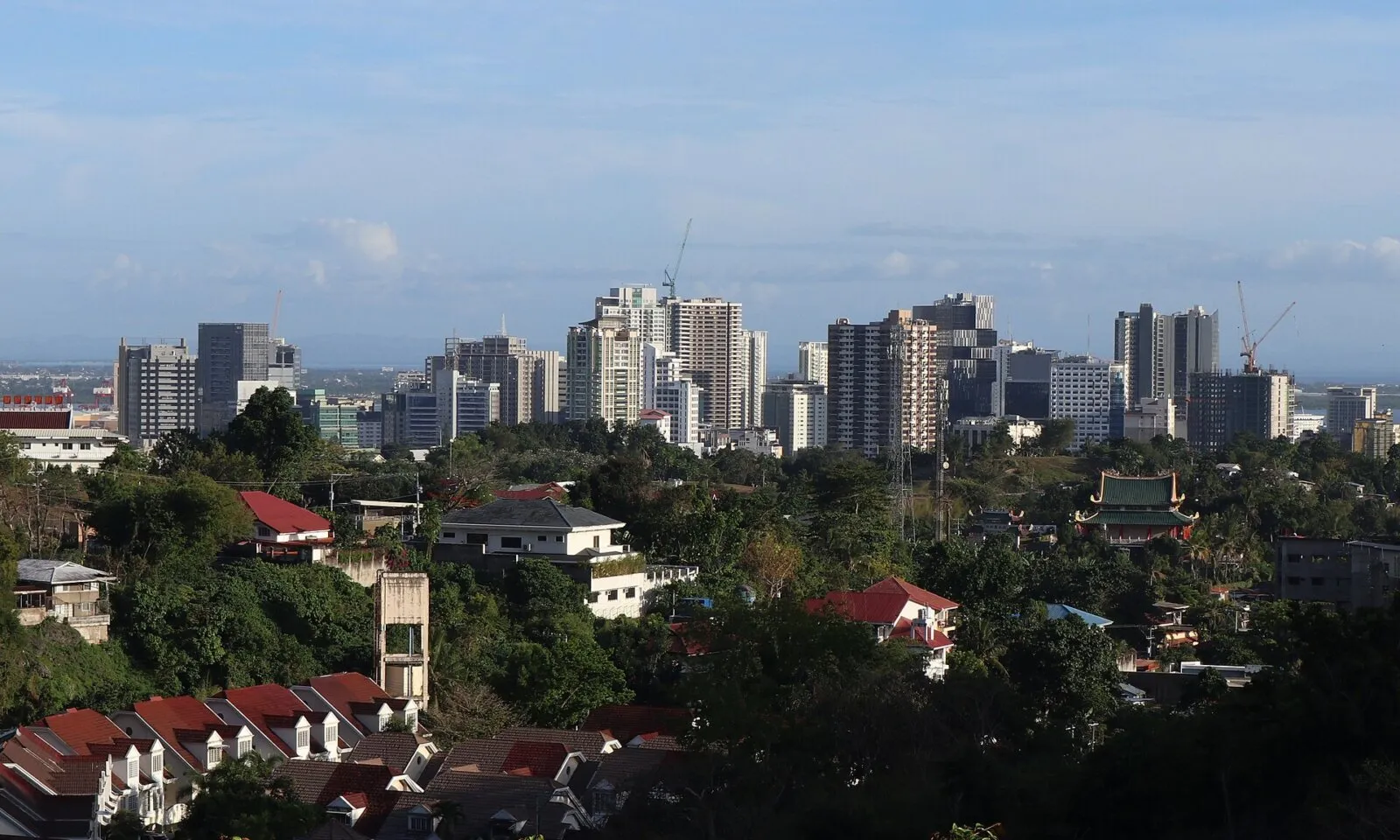 Ayala Malls Central Blocを利用する｜5階建てモールの施設を確認する