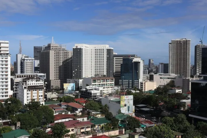 Cebu Business Park Safety・Infrastructure Map｜Fire Substation・Street・Park・Parking・Terminalを1枚で整理 — Patrickroque01, CC BY-SA 4.0