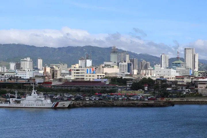 QBE Cebu｜Skyrise AlphaのGlobal Shared Servicesでは何をしている？ — Patrickroque01, CC BY-SA 4.0