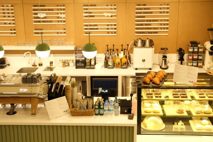 UCC Mentoré Coffee+Bar NUSTAR｜The Stripでコーヒーと和洋の食事を楽しむ