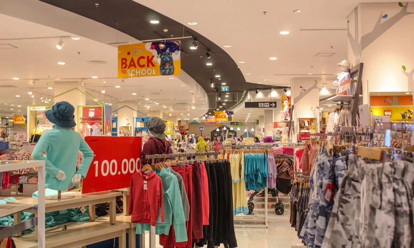 The Mall at NUSTARで目的の施設を探す|セブ市SRPで買い物・飲食・娯楽を楽しむ