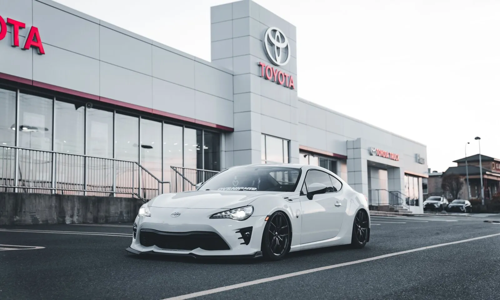 セブのToyota Mabolo Lifestyle Center SM City Cebu｜車両展示・購入相談のモール窓口を確認する